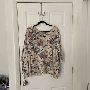 3x Cream-colored paisley 3/4 top by Catherine’s✨